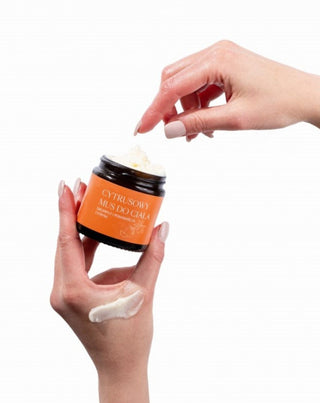 Drėkinančios ir regeneruojančios citrusinių vaisių kūno putos labai sausai odai Mglife - 2