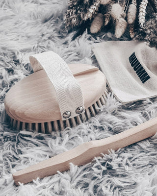 Kūno masažo šepetys su buko medienos agavos pluoštu ir nuimama lazdele Nr. 2 Hhuumm - 2