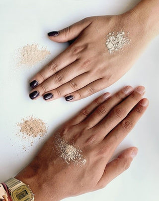 Fiksuojanti ir matinė biria ryžių pudra šviesiai smėlio spalvos