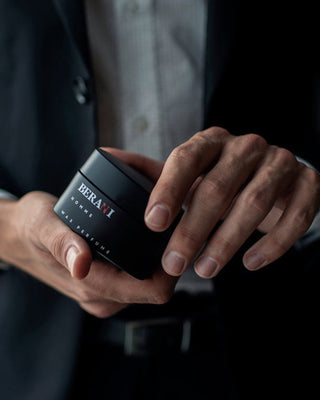 Kvepalai iš mangų sviesto vaško su sandalmedžio, vanilės ir tabako aromatu