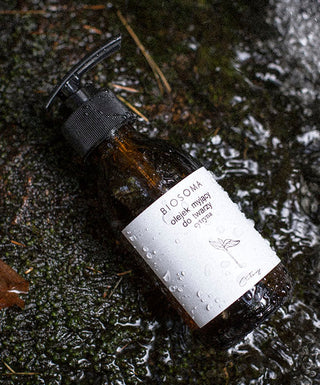 Veido valymo aliejus su citrinų ir migdolų aliejumi, veiksmingai pašalinantis makiažą