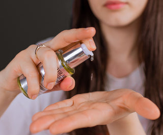 Lyginamasis plaukų eliksyras su hialurono rūgštimi ir veganišku šilku Auna - 2