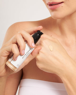 Nutridome lengvas matinis veido makiažo pagrindas 12 val. šviesiai odai (02 Natural) - 2