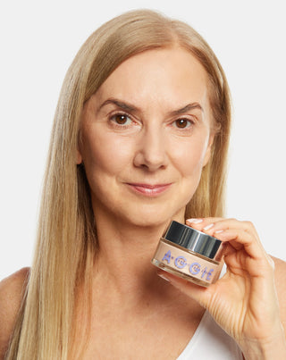 Šviesinantis kremas sausai odai mažina paraudimus ir suteikia švytėjimo Aggie efektą - 3