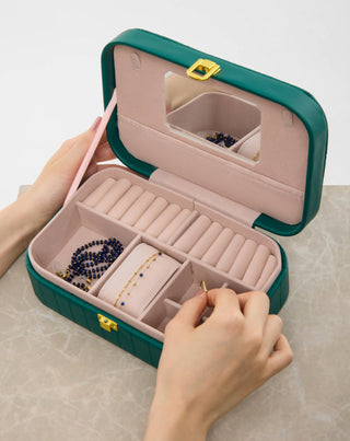 Didelė papuošalų dėžutė su skyriais, ritinėliais ir veidrodėliu, žalia Mys_1 - 2