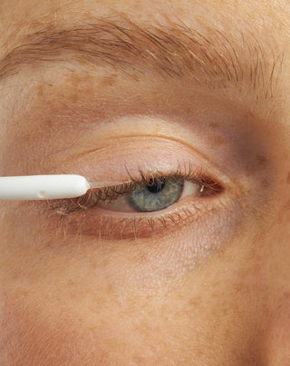 Nutridome tankinantis, ilginantis ir stiprinantis blakstienų gelis