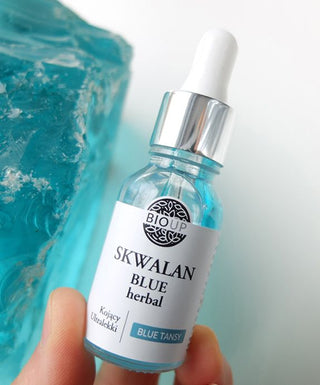 Cukranendrių skvalano serumas spuoguotai odai Squalane Blue Tansy BIOUP