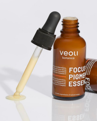 Odos spalvą suteikiantis serumas su niacinamidu ir vitaminu C Focus pigmentacijos esencija Veoli Botanica - 2