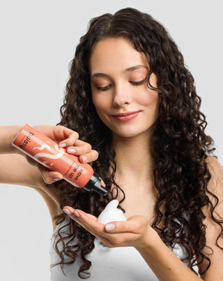 "Wave me up Twisty curl fixing" putos garbanotiems plaukams, neapsunkinančios jų