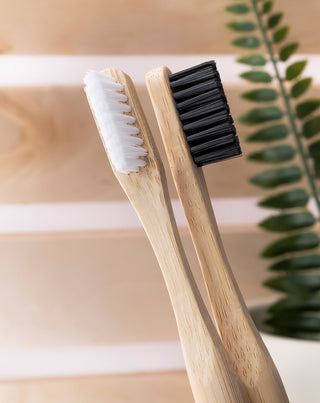 Smilebite bambukinis dantų šepetėlis su nailoniniais baltais šereliais, tinkamas veganams