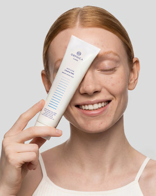 Valomoji ir regeneruojanti kaukė spuoguotai odai su baltojo molio Anti-Acne Orphica Clinic 100 ml
