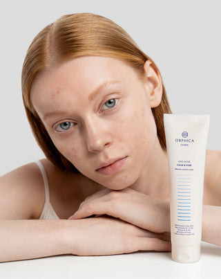 Valomoji ir regeneruojanti kaukė spuoguotai odai su baltojo molio Anti-Acne Orphica Clinic 100 ml