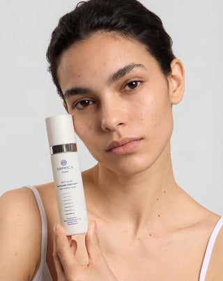 Naktinis serumas, palaikantis spuoguotos odos regeneraciją Anti-Acne Orphica Clinic 50 ml